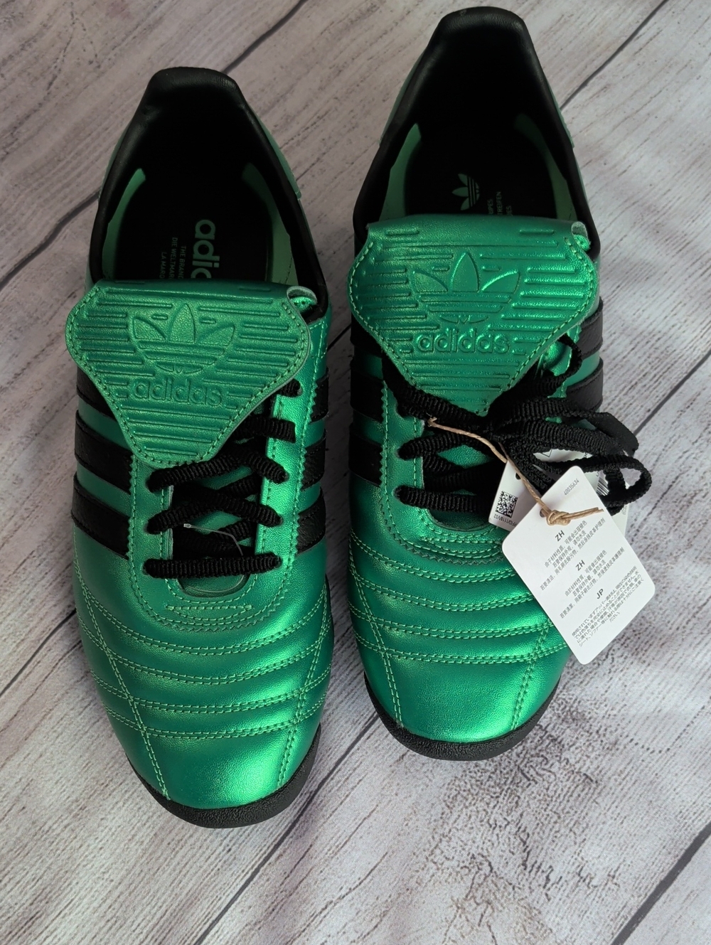 adidas Men’s Metallic Green & Black Classic Sneakers